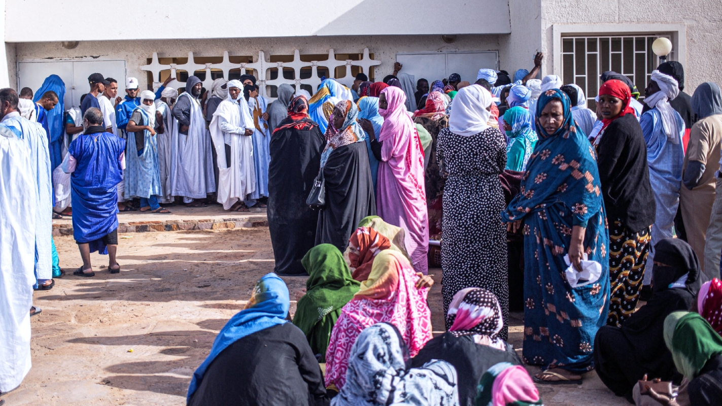 مشاركة نسائية اقتراعاً في العملية الانتخابية في نواكشوط، 13 أيار (ماير) 2023