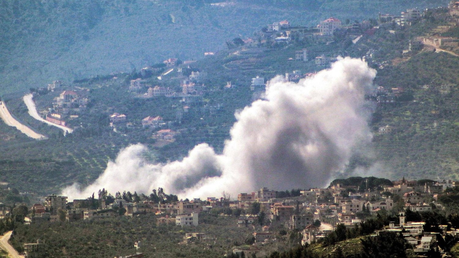 دخان بعد قصف إسرائيلي على كفركلا في الجنوب اللبناني في 8 شباط (فبراير) 2024