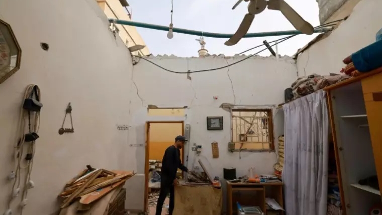 داخل منزل دمرته غارة إسرائيلية في رفح في 12 شباط (فبراير) 2024