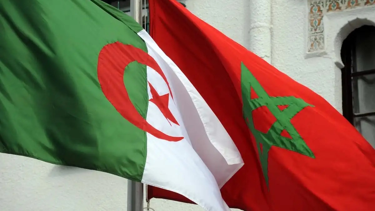 علما المغرب (يمين) والجزائر