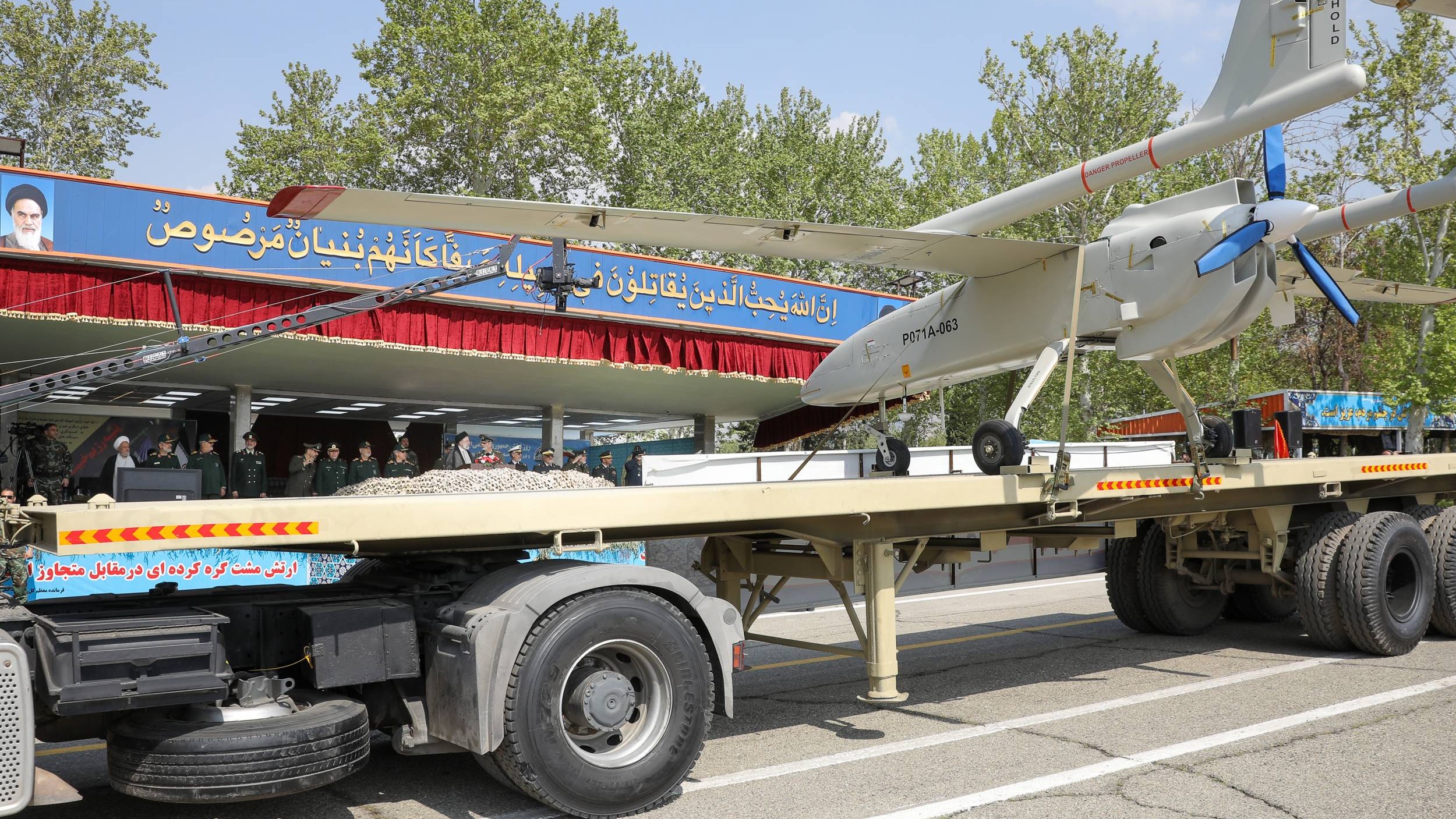 طائرة مُسيرة من طراز «مهاجر 6» خلال عرض عسكري للجيش الإيراني