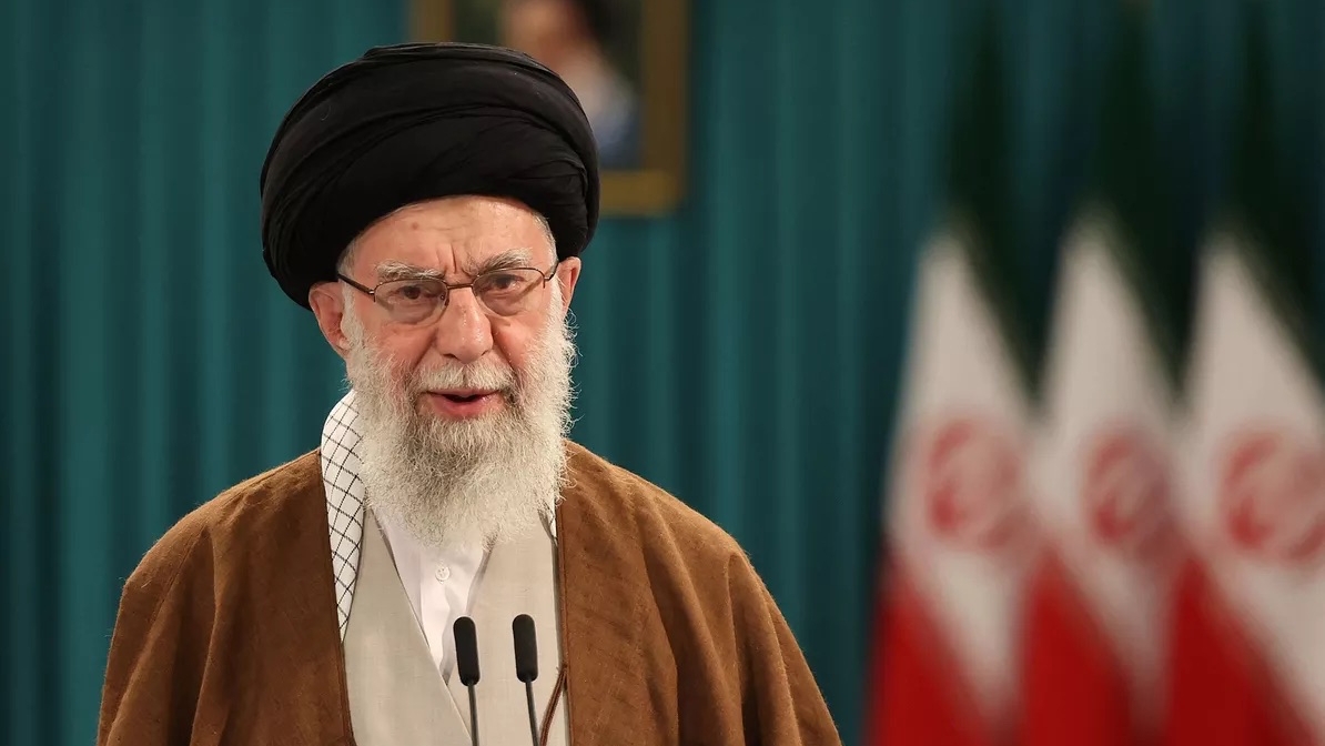 المرشد الأعلى للنظام الإيراني علي خامنئي في طهران في العاشر من أيار (مايو) 2024