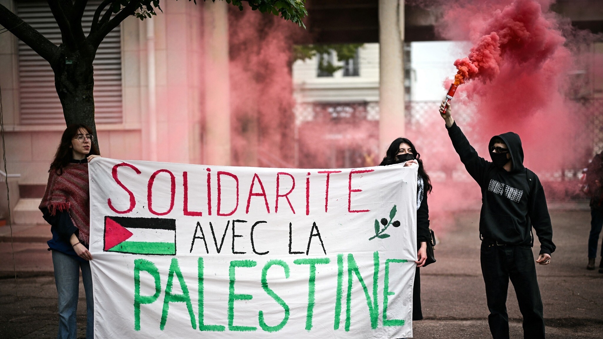 كان الحراك الطلابي داخل الجامعات الغربية بمثابة جرس إنذار، والصورة من جامعة فرنسية