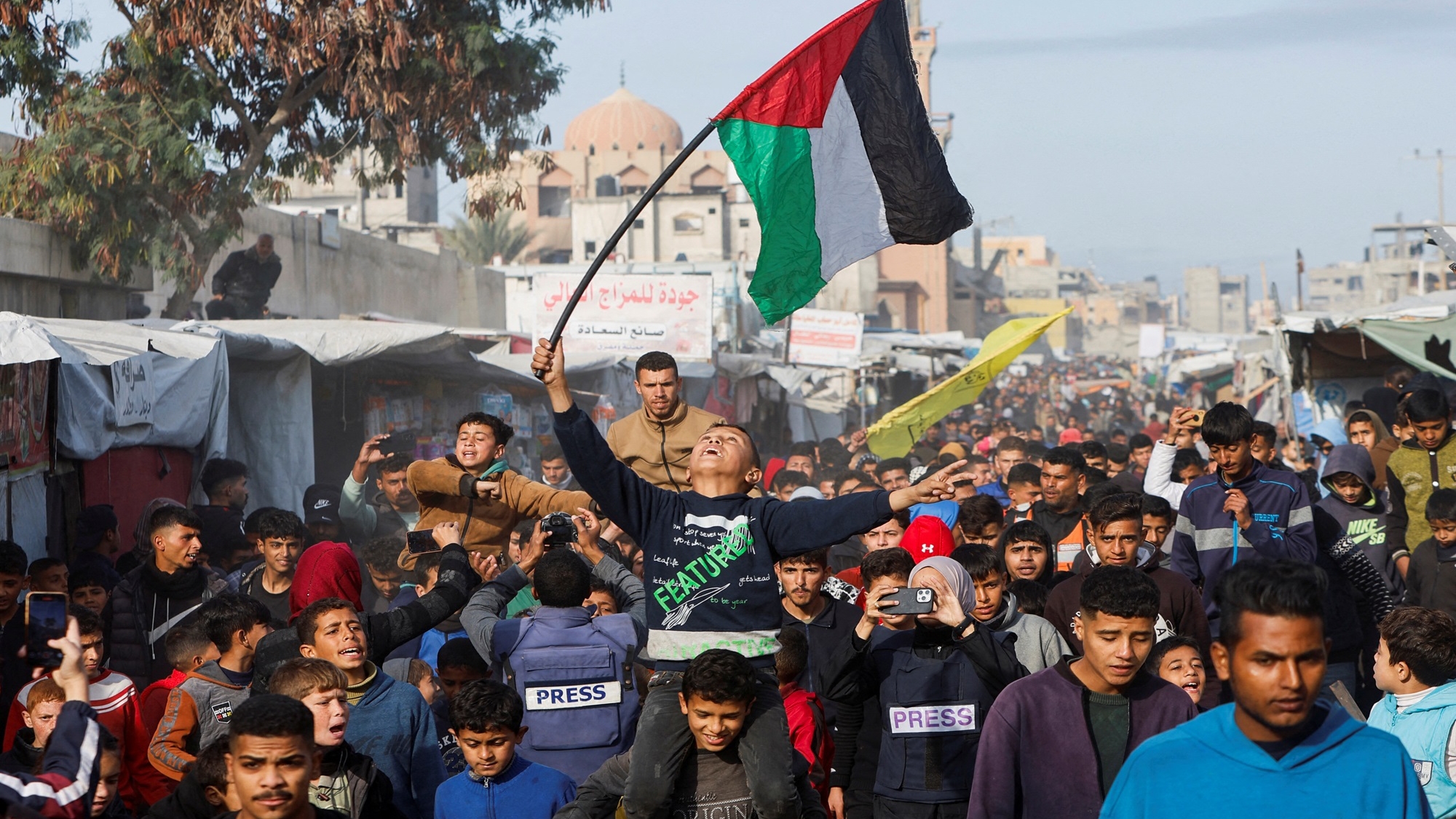 دعا الأسرى المحررون إلى إبقاء الاحتفالات ضمن حدود الاعتدال