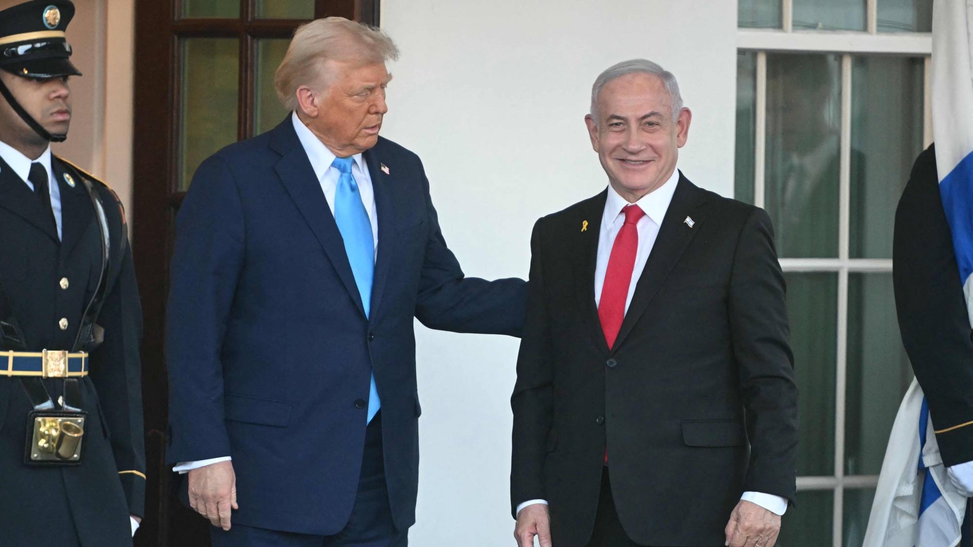 الرئيس الأميركي دونالد ترامب مستقبلاً رئيس الوزراء الإسرائيلي بنيامين نتنياهو في البيت الأبيض