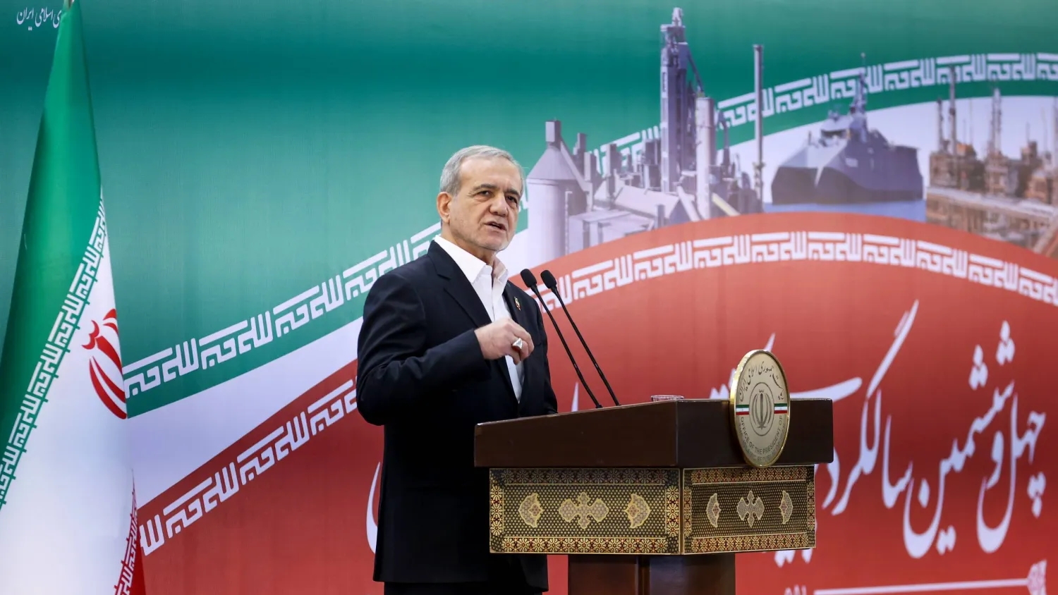 الرئيس الإيراني مسعود بزشكيان يلقي خطاباً أمام سفراء أجانب بمناسبة ذكرى الثورة