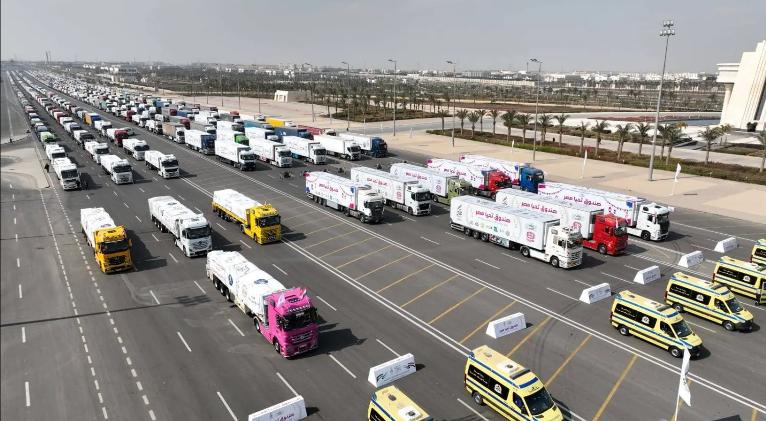 قافلة مصرية في طريقها إلى قطاع غزة