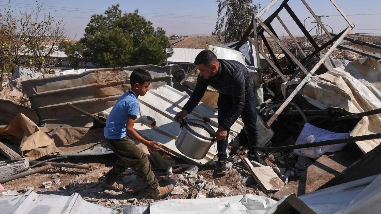 أجبرت قوات الاحتلال عشرات الآلاف من الفلسطينيين على ترك منازلهم في الضفة الغربية