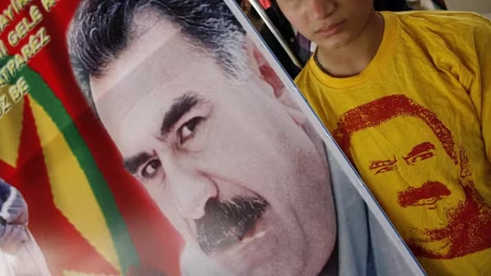 صورة زعيم حزب العمال الكردستاني عبد الله أوجلان