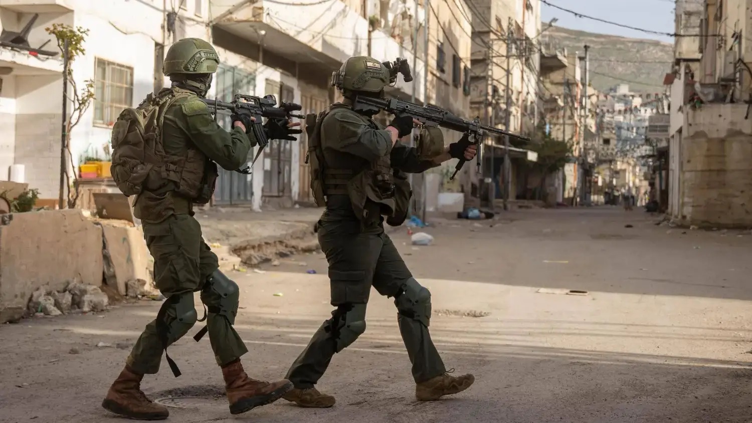 جنود إسرائيليون في شوارع الضفة الغربية خلال العمليات العسكرية