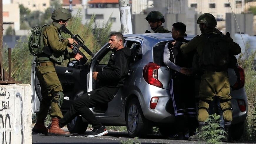 تستغل سلطات الاحتلال أي حدث أمني للتضييق على الفلسطينيين 