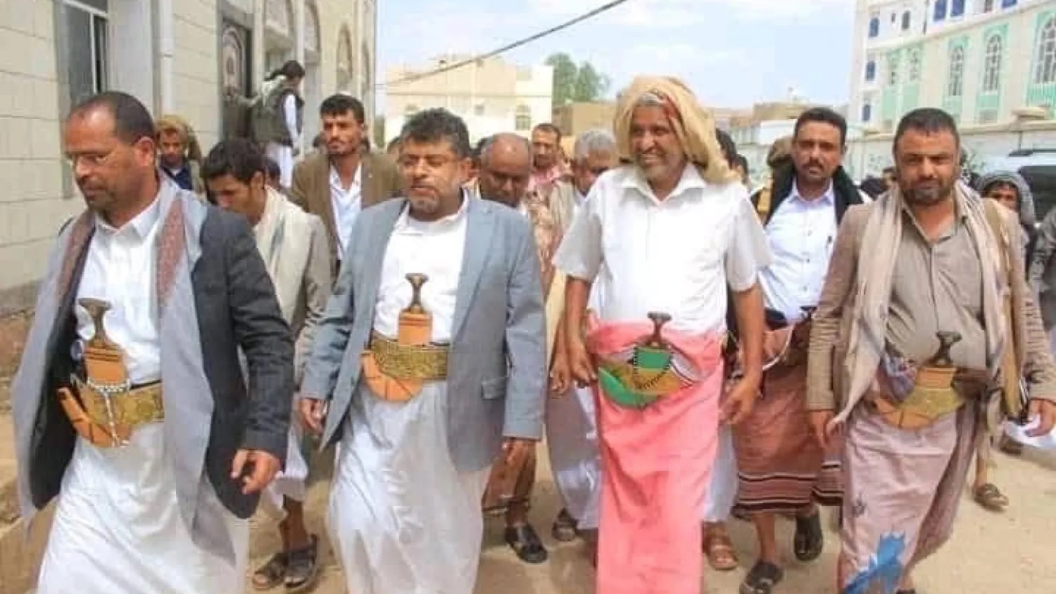 قادة الحوثيين عادوا للظهور علناً بعد توقف الضربات الأميركية