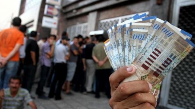 حوالى 60 بالمئة فقط من الموظفين يتقاضون رواتبهم كاملة في الوقت الراهن