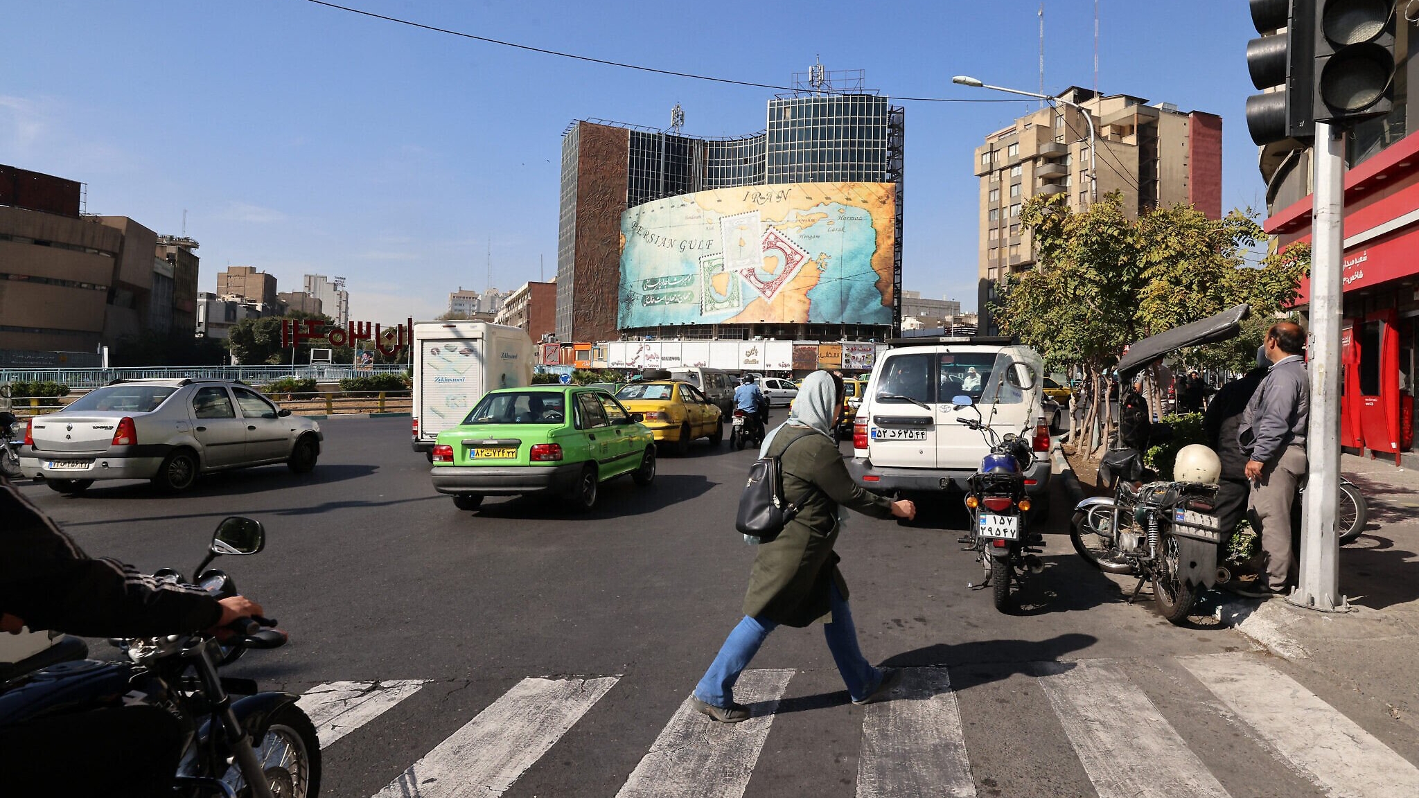 من المنتظر أن يفاقم تشديد العقوبات أزمة الاقتصاد الإيراني وتالياً معاناة الإيرانيين