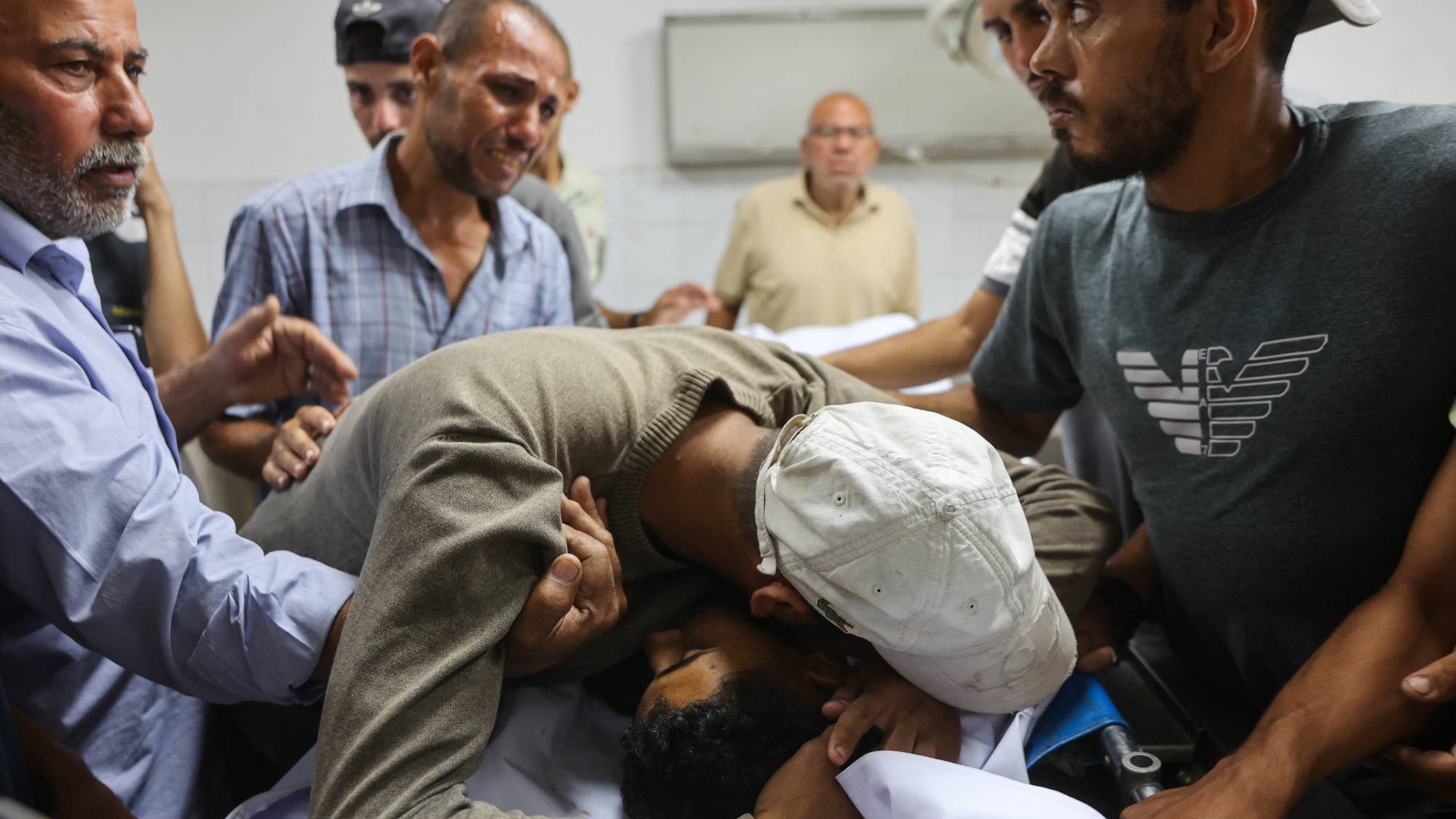 فلسطينيون مصدومون بمقتل شاب بنيران إسرائيلية أثناء توجهه للحصول على مساعدة غذائية في غزة