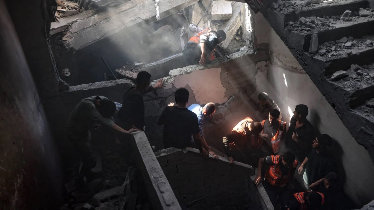 دمار في موقع الغارة الإسرائيلية على حي الشجاعية بشرق مدينة غزة