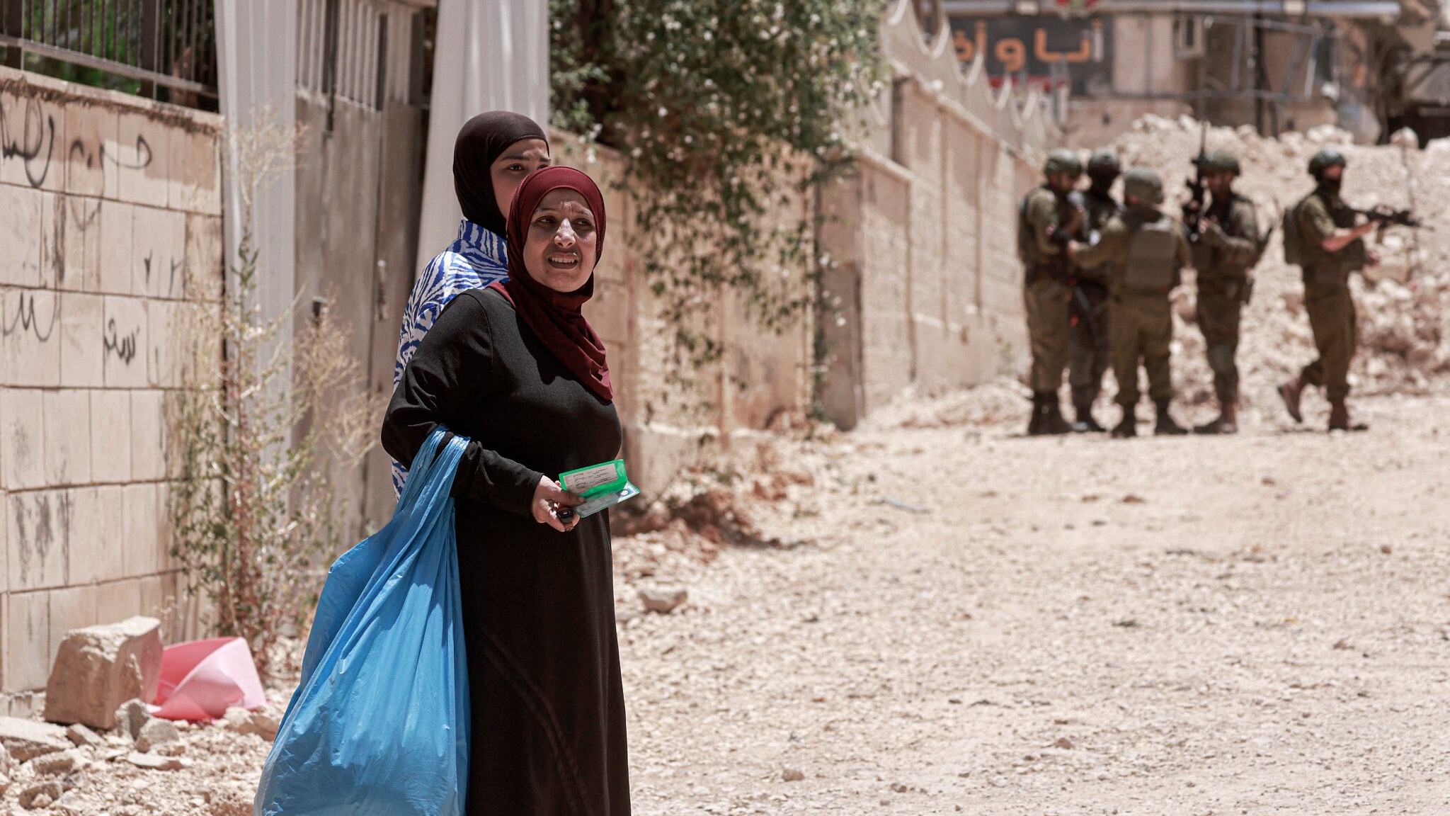 تمثل مناطق الضفة الغربية حالة من الإهمال المزمن والتهميش السياسي والاقتصادي