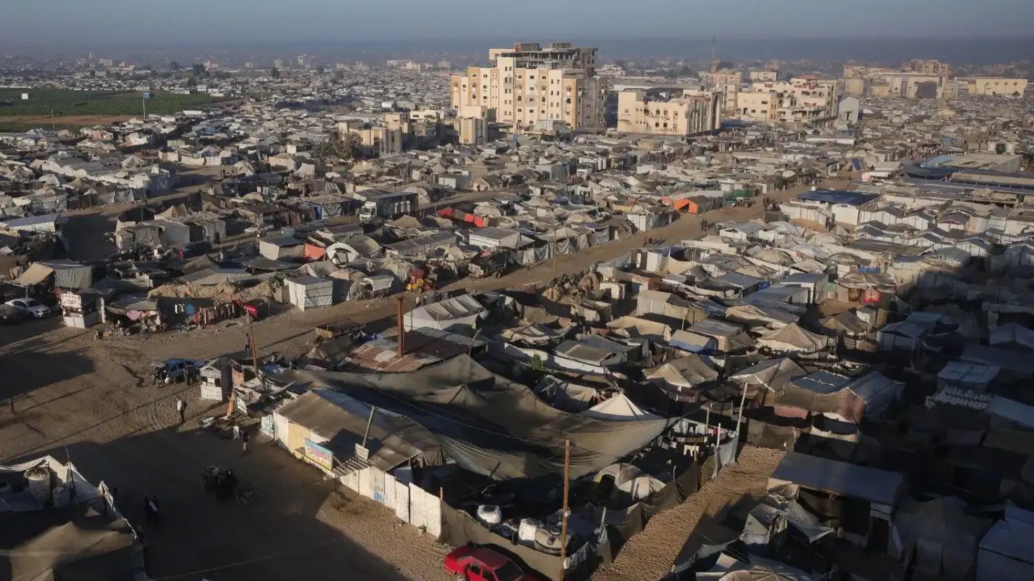 خيام للنازحين الفلسطينيين في قطاع غزة