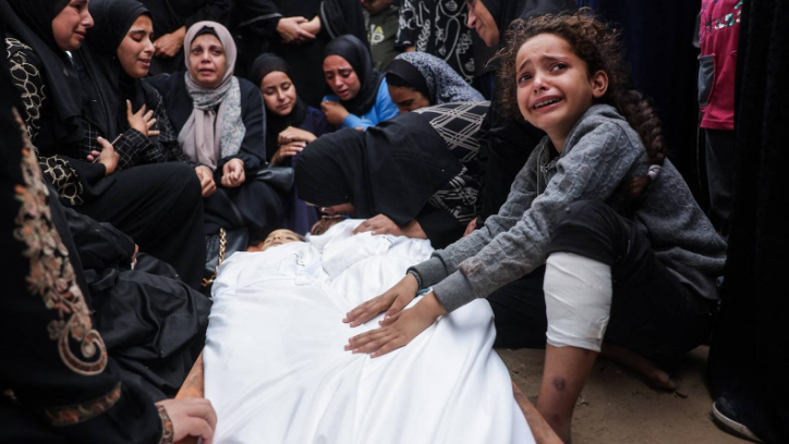 رد فعل فلسطينيين على مقتل طفلَين بغارة إسرائيلية في مستشفى ناصر بخان يونس