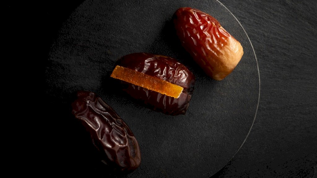 التمر: كنز الشرق الأوسط الحلو من الجذور إلى المائدة