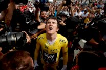 البريطاني توماس يضمن اللقب نظرياً في طواف فرنسا