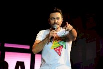 تكريم طلابي لتامر حسني