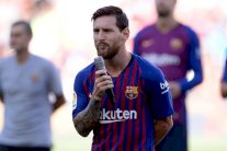 ميسي يعد مشجعي برشلونة بإعادة كأس دوري أبطال أوروبا إلى كامب نو