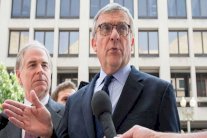 مستشار ترمب تحت الضغط... الخيانة المستحيلة بكلفة مليوني دولار