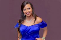 إيمي سمير غانم والدة تامر حسني في البدلة!