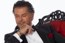 نائب لبناني يُهدد راغب علامة بقطع رأسه