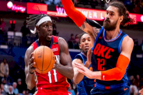 بيليكانز يفرمل أوكلاهوما لكنه يخسر ديفيس بالاصابة