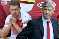 فينغر ينتقد تفريط أرسنال في خدمات رامزي ويصف رحيله بالخطأ الفادح