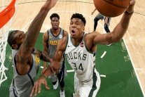 ميلووكي باكس يستعيد توازنه وليكرز يفقد الأمل