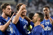 الهلال يسقط الدحيل وينفرد بالصدارة والعين يعود بتعادل ثمين