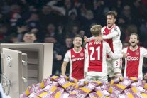 الملايين تنعش خزينة أياكس امستردام بنهاية الموسم الجاري