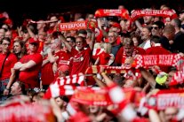 جماهير ليفربول ترفض إنتماءها لإنكلترا وتؤكد ولاءها للنادي فقط