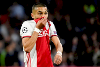 أياكس امستردام يلمح لبيع لاعب وسطه المغربي حكيم زياش