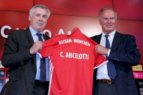 رومنيغه يكشف: بكيت بعد إقالة أنشيلوتي من تدريب بايرن ميونيخ