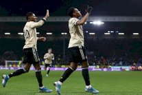 ليستر سيتي يستعيد عافيته ويونايتد يقترب وتوتنهام يتعادل