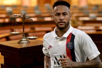 نيمار يستعد إلى خوض معركة قانونية ضد باريس سان جيرمان