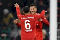 بايرن ميونيخ يشدد الخناق على لايبزيغ بسحقه شالكه