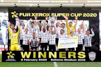 إينييستا يقود فيسيل كوبي إلى اللقب الثاني باحرازه الكأس السوبر