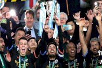 سيتي يحتفظ بلقب كأس الرابطة ويبقي على حظوظه بثلاثية من نوع آخر