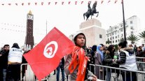 التونسيون يتظاهرون للمطالبة ببنى تحتية ووظائف