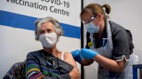بريطانيا تبدأ التطعيم بالجرعة الثالثة المعززة