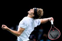 دورة باريس: زفيريف يطيح بنادال ويلحق بمدفيديف الى المباراة النهائية