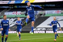 ليستر يزيد أوجاع توتنهام ويونايتد يذل ليدز ويقترب من الصدارة