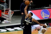 الدوري الأميركي للمحترفين: أنتيتوكونمبو يقود باكس لفوز خامس تواليا