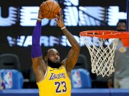 الدوري الأميركي للمحترفين: جيمس يتألق ويضيف فوزاً جديداً لليكرز