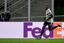 بوغبا يضرب ميلان ويعبر بيونايتد إلى ربع النهائي